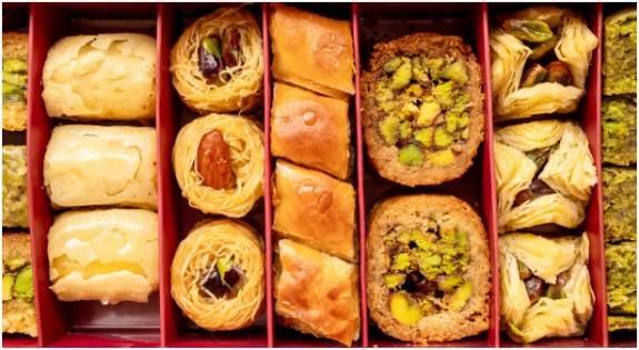Turkish Street Food: Sweet Endings with Baklava and Dondurma