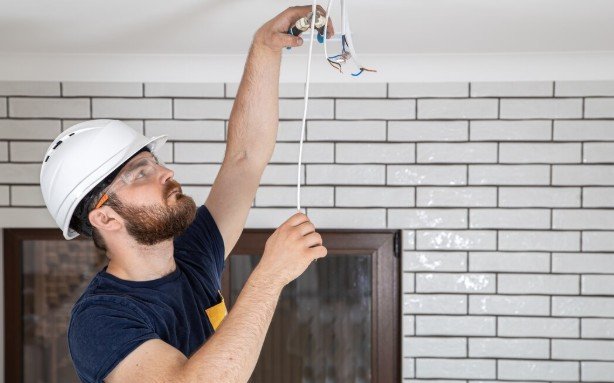 Choosing the Right Electrician for Your Needs